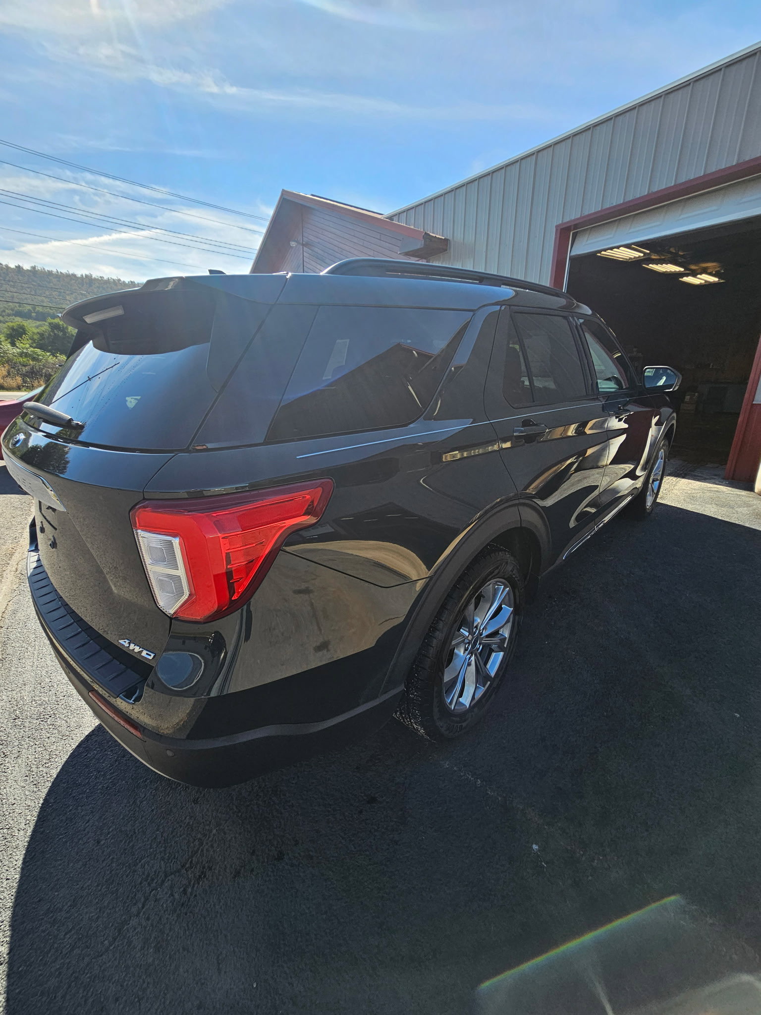 Used 2022 Ford Explorer XLT w/ Equipment Group 202A image 6