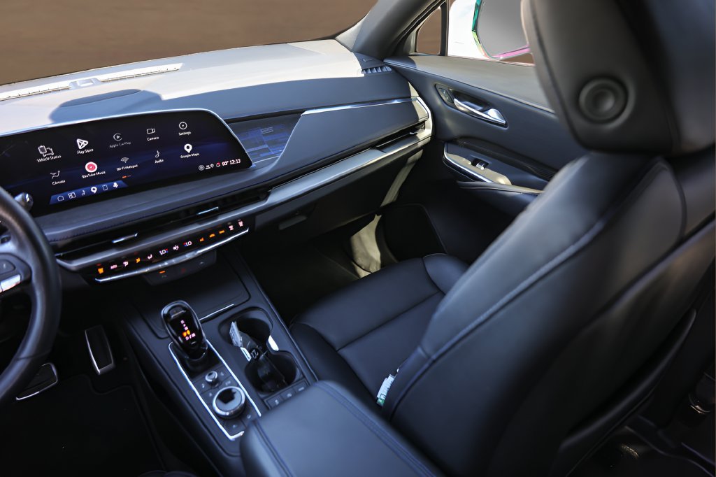Certified 2025 Cadillac XT4 Sport FWD image 26
