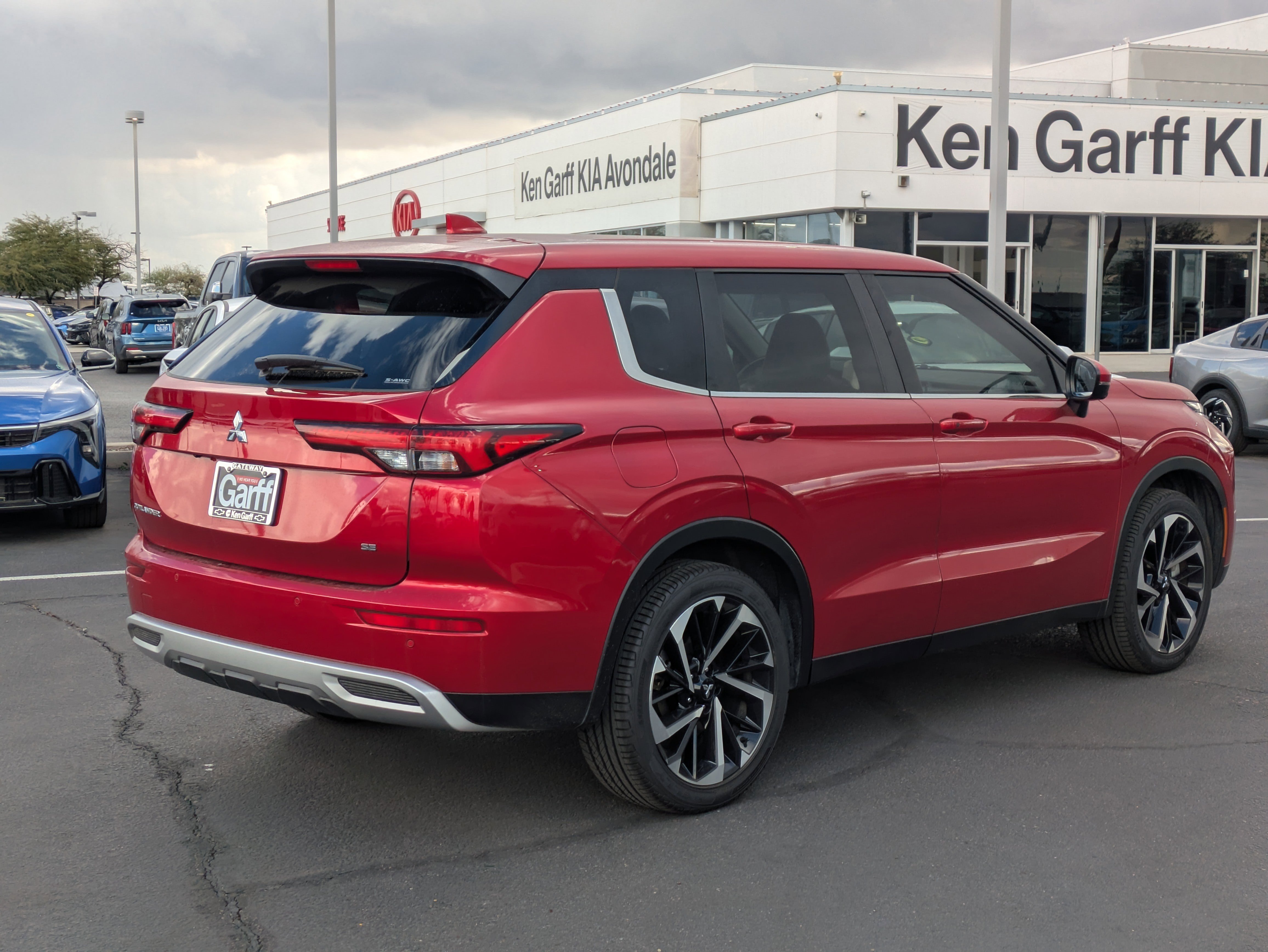 Used 2024 Mitsubishi Outlander SE image 5