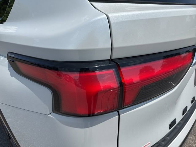 Used 2024 Toyota Sequoia Limited w/ Tow Technology Package AWD/4WD image 10