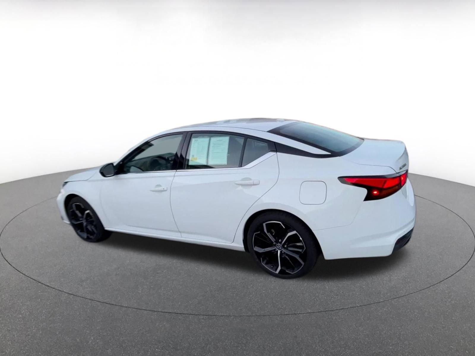 Used 2025 Nissan Altima 2.5 SR image 10