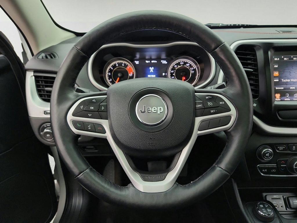 Used 2017 Jeep Cherokee Trailhawk w/ Comfort & Convenience Group AWD/4WD image 14