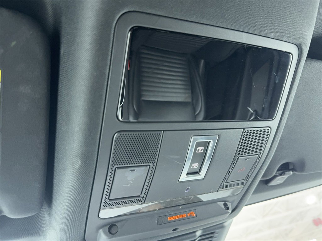 Used 2023 Land Rover Discovery Sport SE image 37