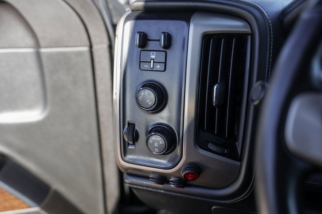 Used 2019 GMC Sierra 2500 Denali w/ Suspension Package, Off-Road image 18