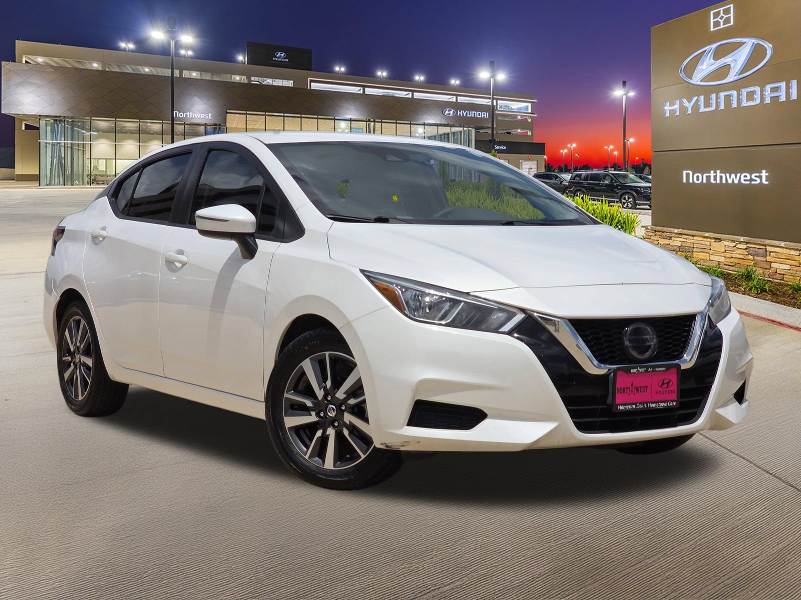 Used 2021 Nissan Versa SV FWD image 3