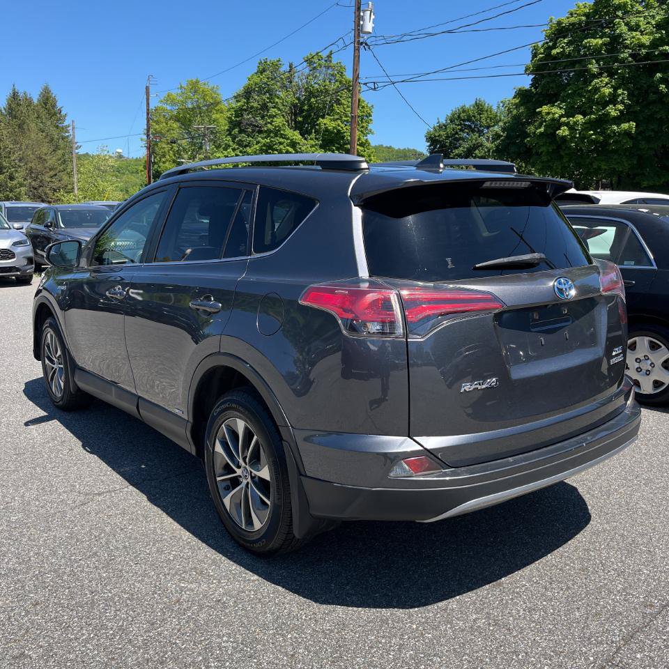 Used 2018 Toyota RAV4 XLE AWD/4WD image 5