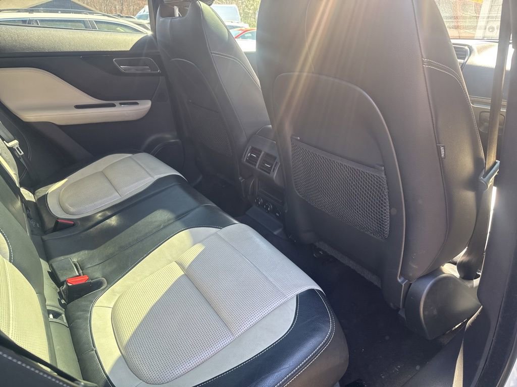 Used 2017 Jaguar F-PACE R-Sport image 35