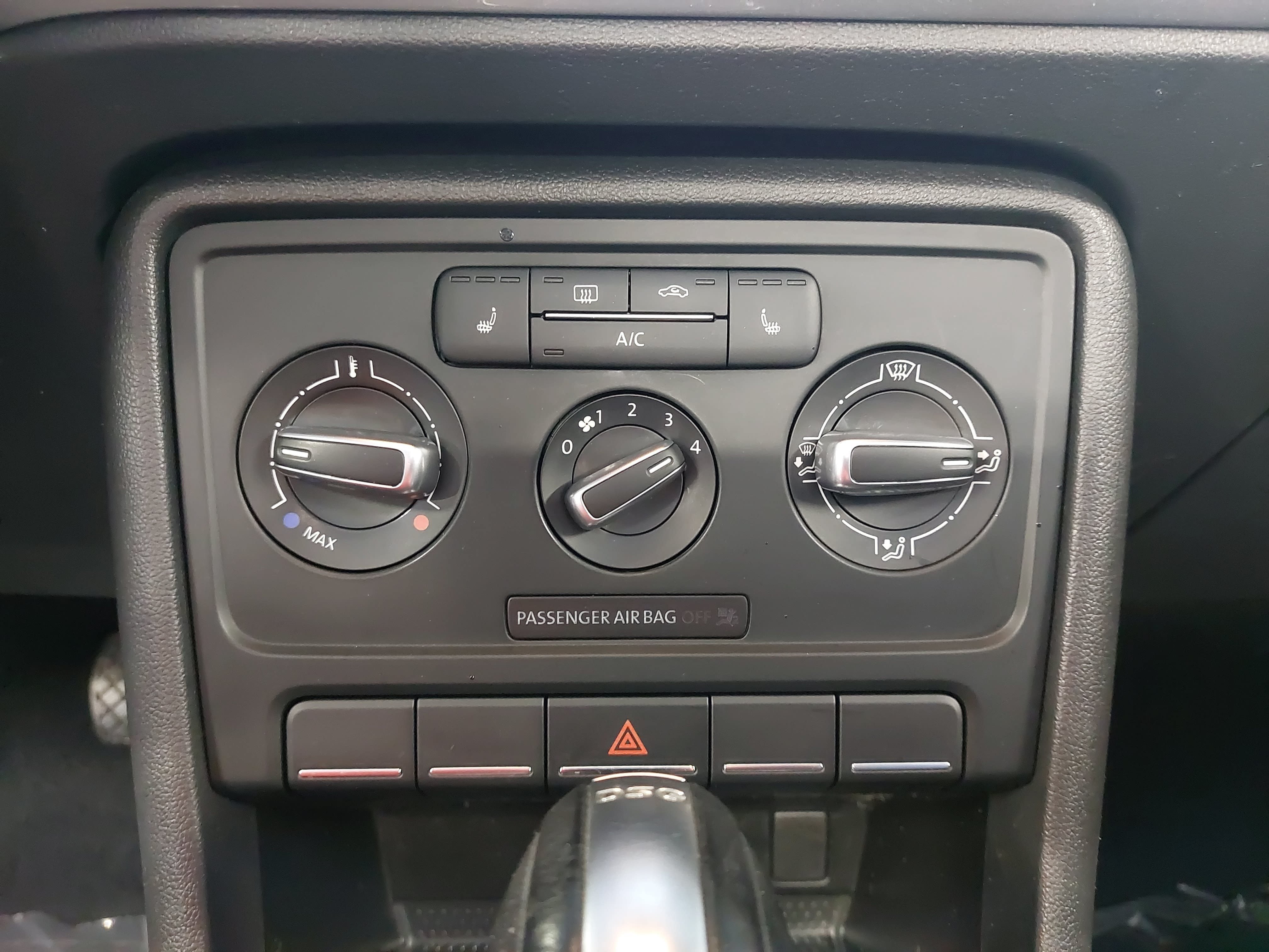 Used 2013 Volkswagen Beetle TDI FWD image 22