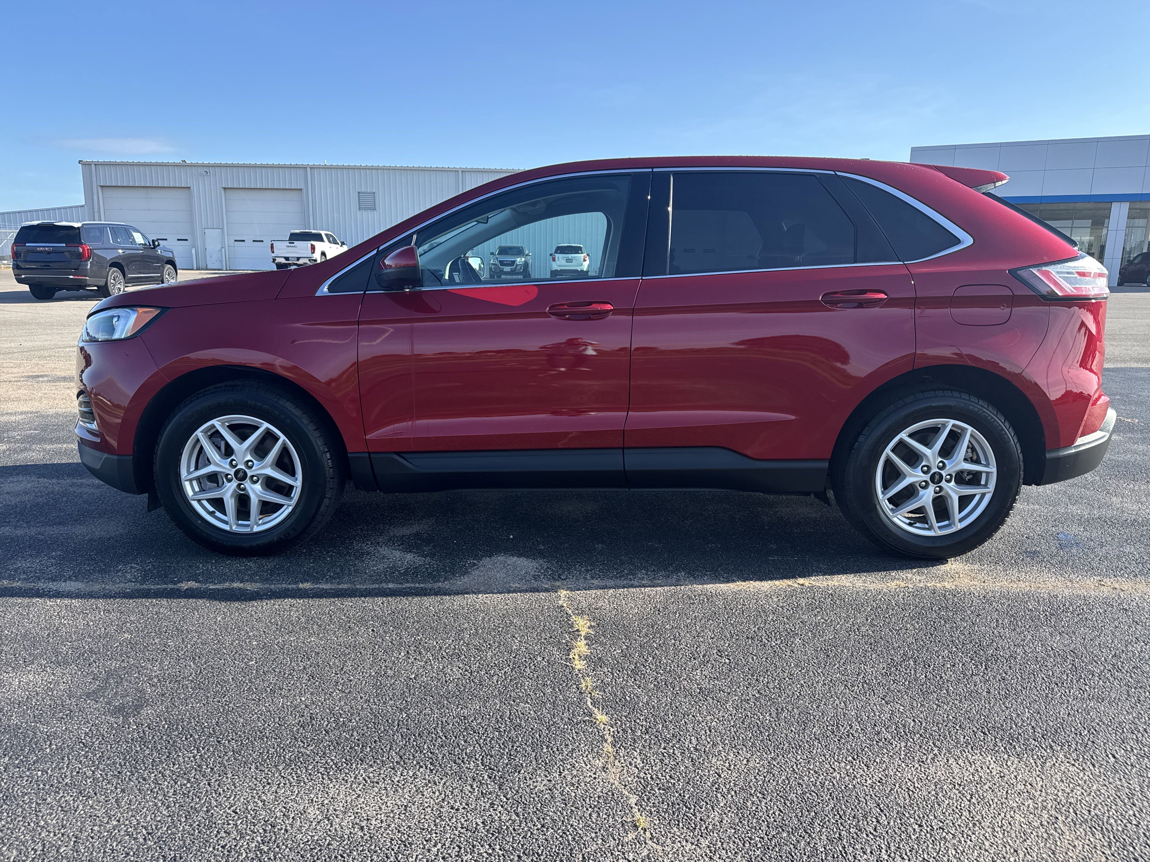 Used 2023 Ford Edge SEL image 2