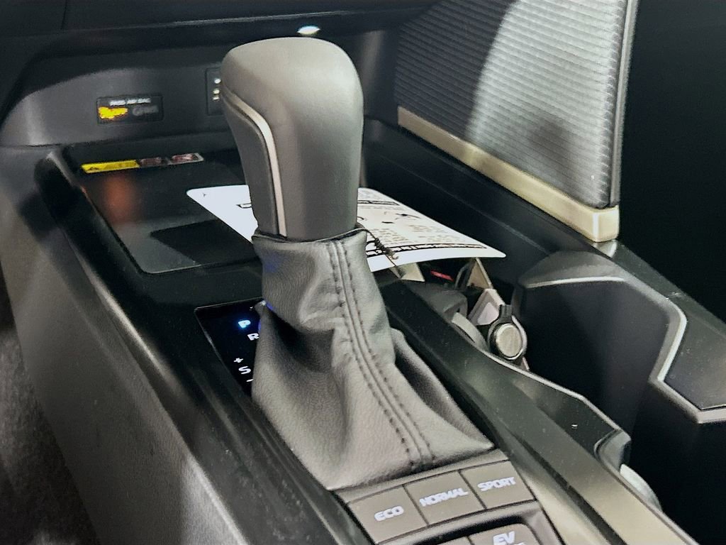 New 2026 Toyota Camry Hybrid FWD image 17