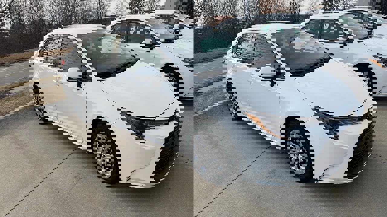 Used 2025 Toyota Corolla LE image 8