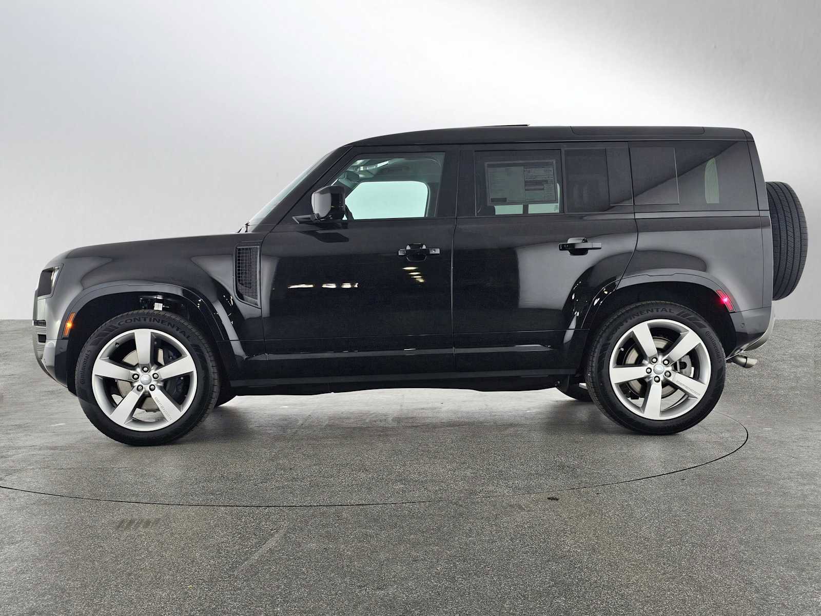 New 2025 Land Rover Defender 110 X-Dynamic SE image 2