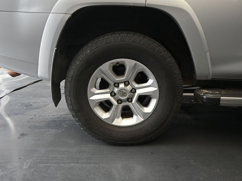 Used 2016 Toyota 4Runner SR5 Premium image 9