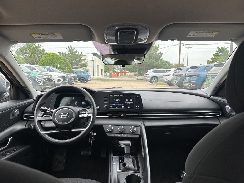 Used 2024 Hyundai Elantra SE FWD image 15
