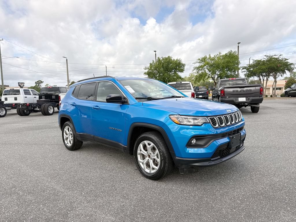 Used 2024 Jeep Compass Latitude AWD/4WD image 1