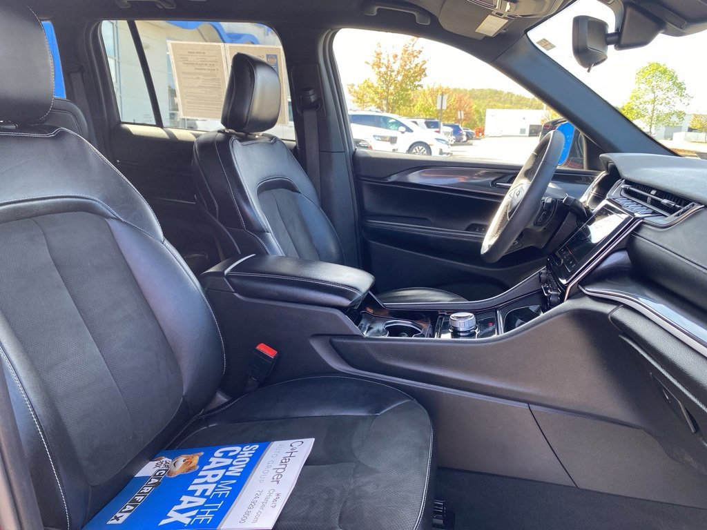 Used 2023 Jeep Grand Cherokee Altitude image 11
