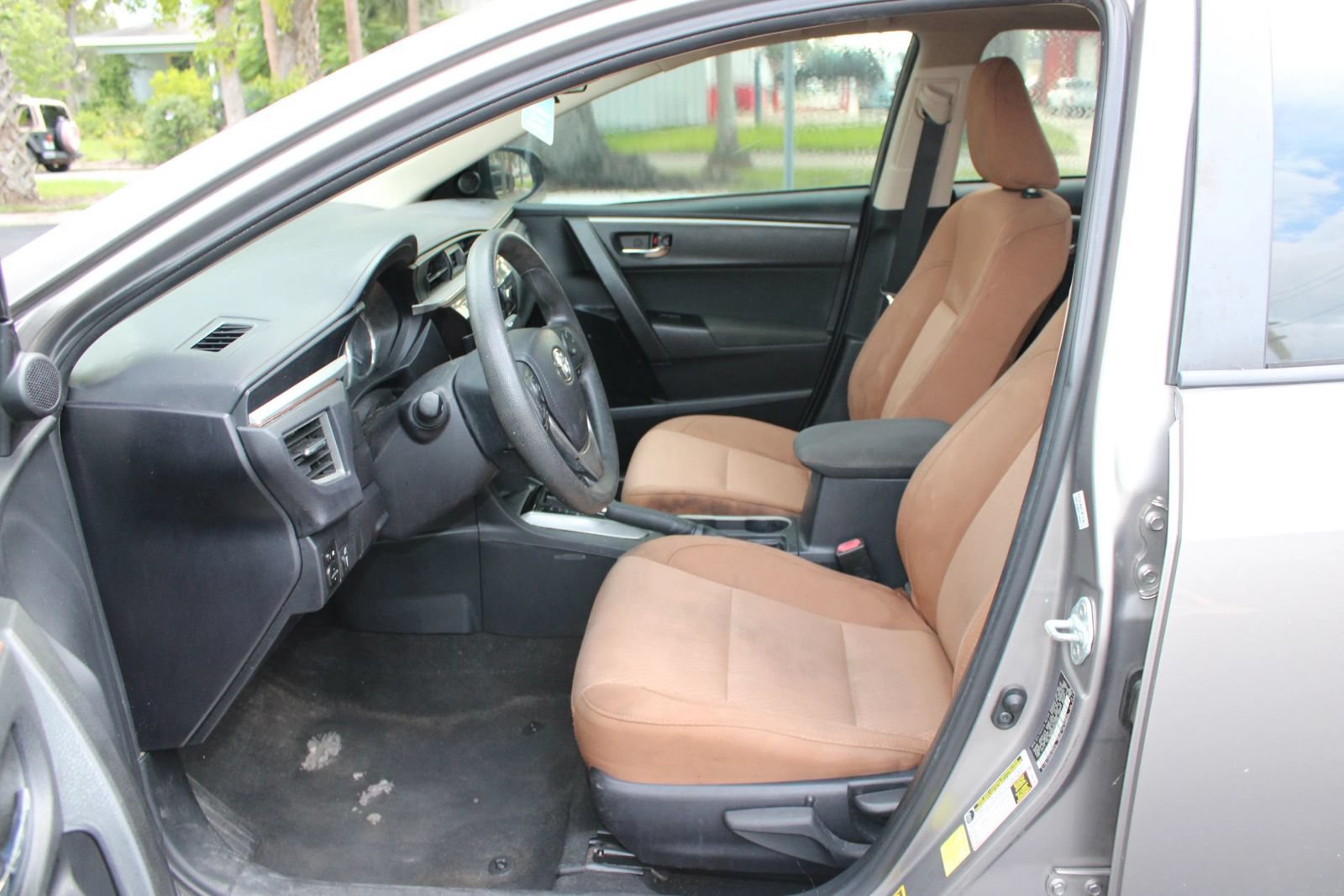 Used 2016 Toyota Corolla LE FWD image 6