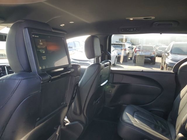 Used 2019 Chrysler Pacifica Touring-L Plus w/ S Appearance Package FWD image 9
