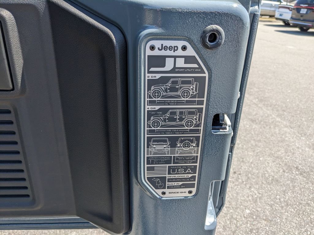 Certified 2025 Jeep Wrangler Unlimited Sahara AWD/4WD image 44