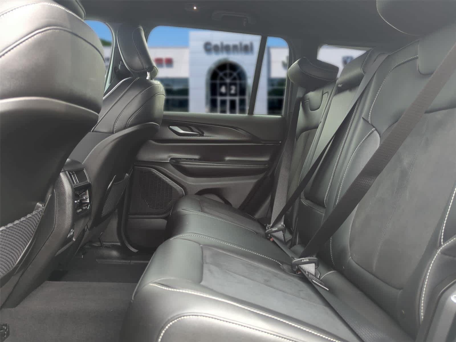 Used 2023 Jeep Grand Cherokee Altitude AWD/4WD image 25