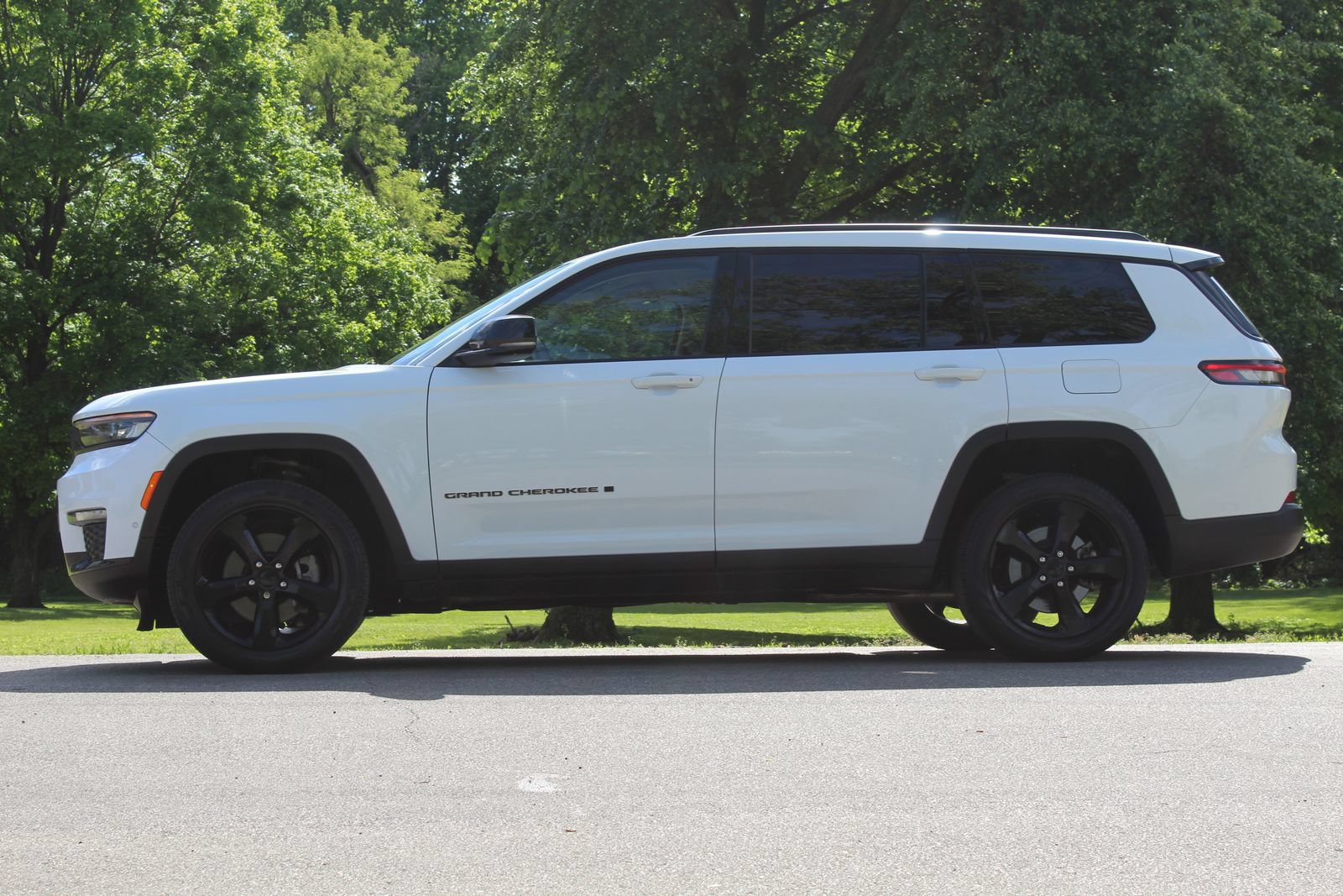 Used 2023 Jeep Grand Cherokee L Limited w/ Luxury Tech Group II AWD/4WD image 5