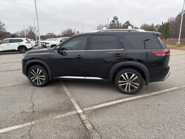 Used 2025 Nissan Pathfinder Platinum image 16