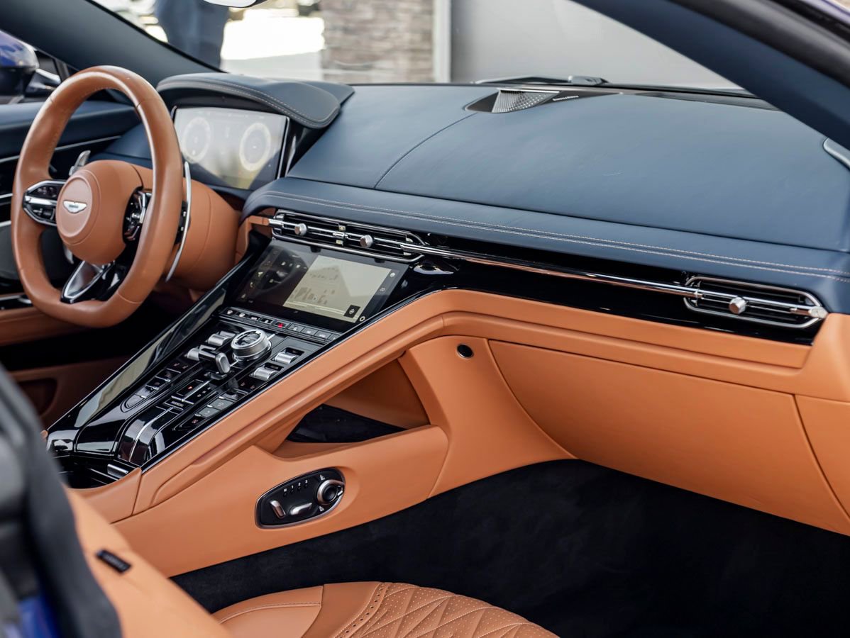 Used 2024 Aston Martin DB12 Coupe RWD image 22