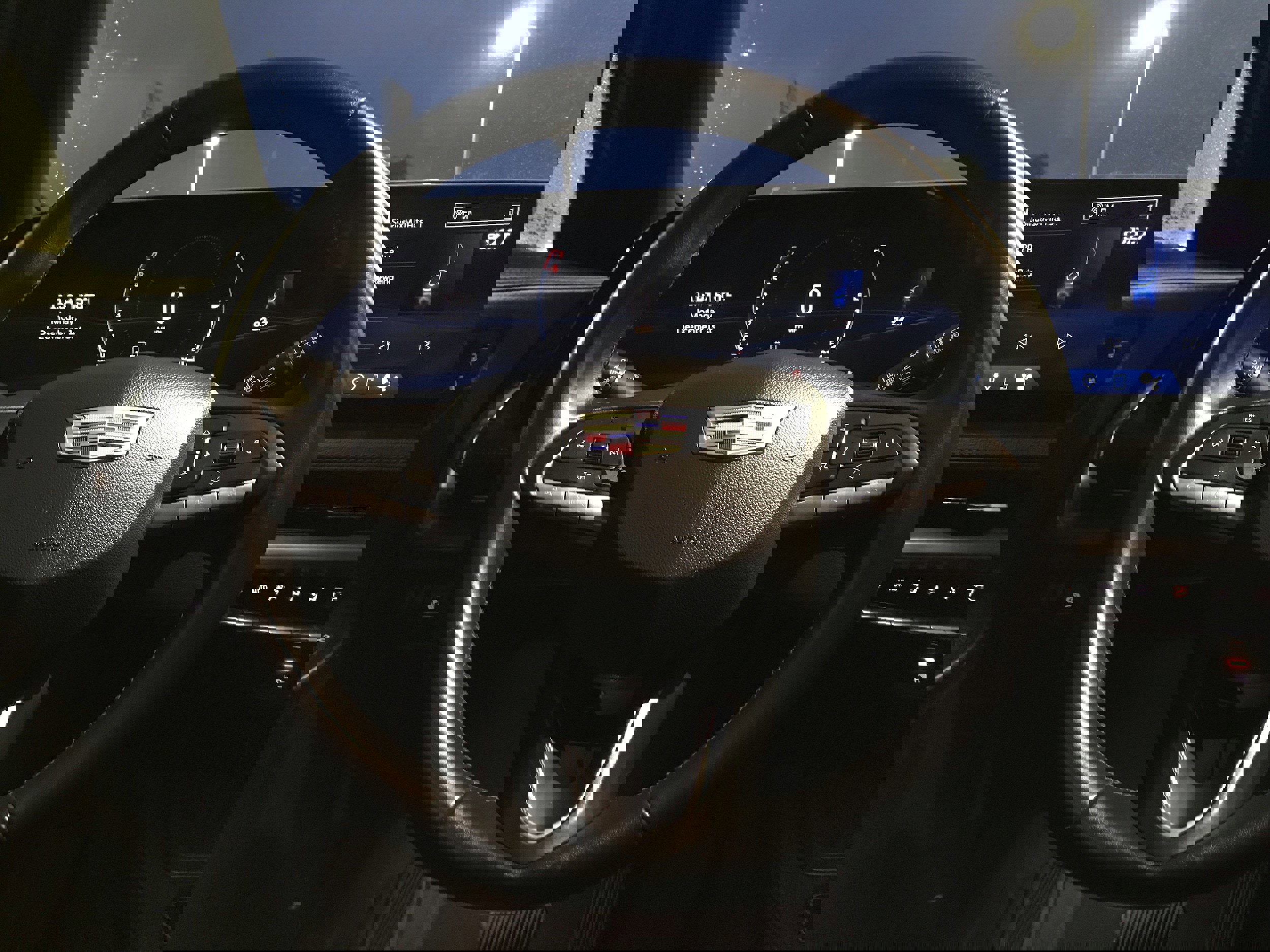 Used 2025 Cadillac XT4 Premium Luxury image 38