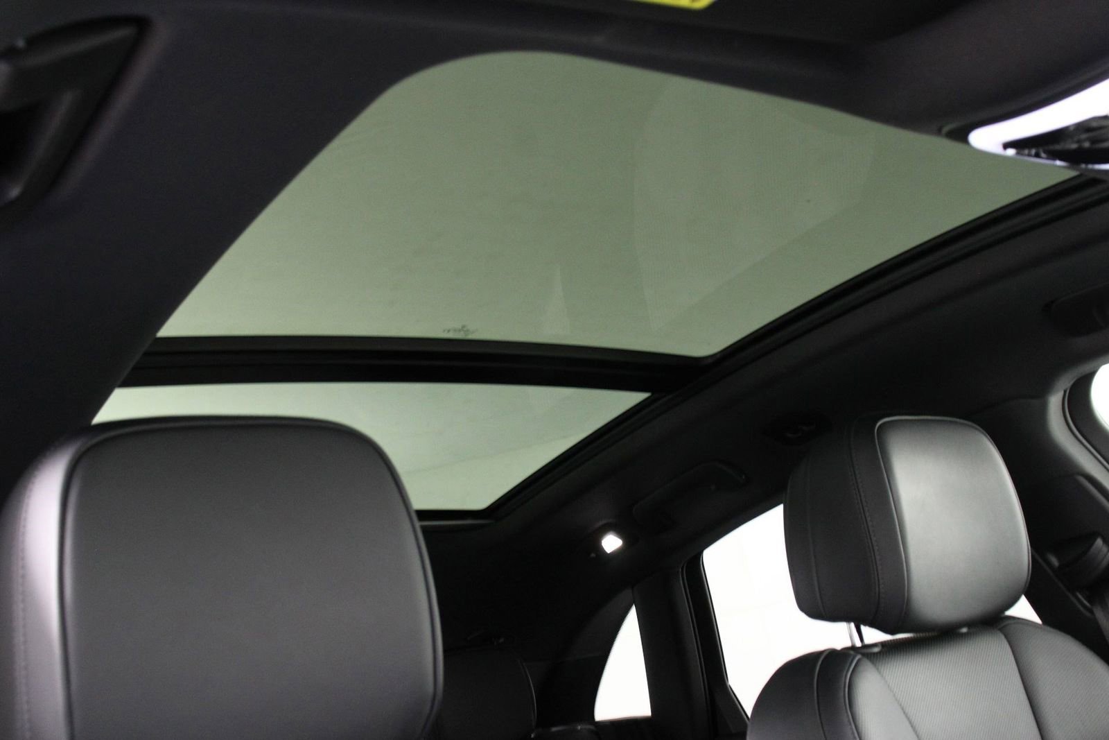 Certified 2025 Porsche Macan image 25