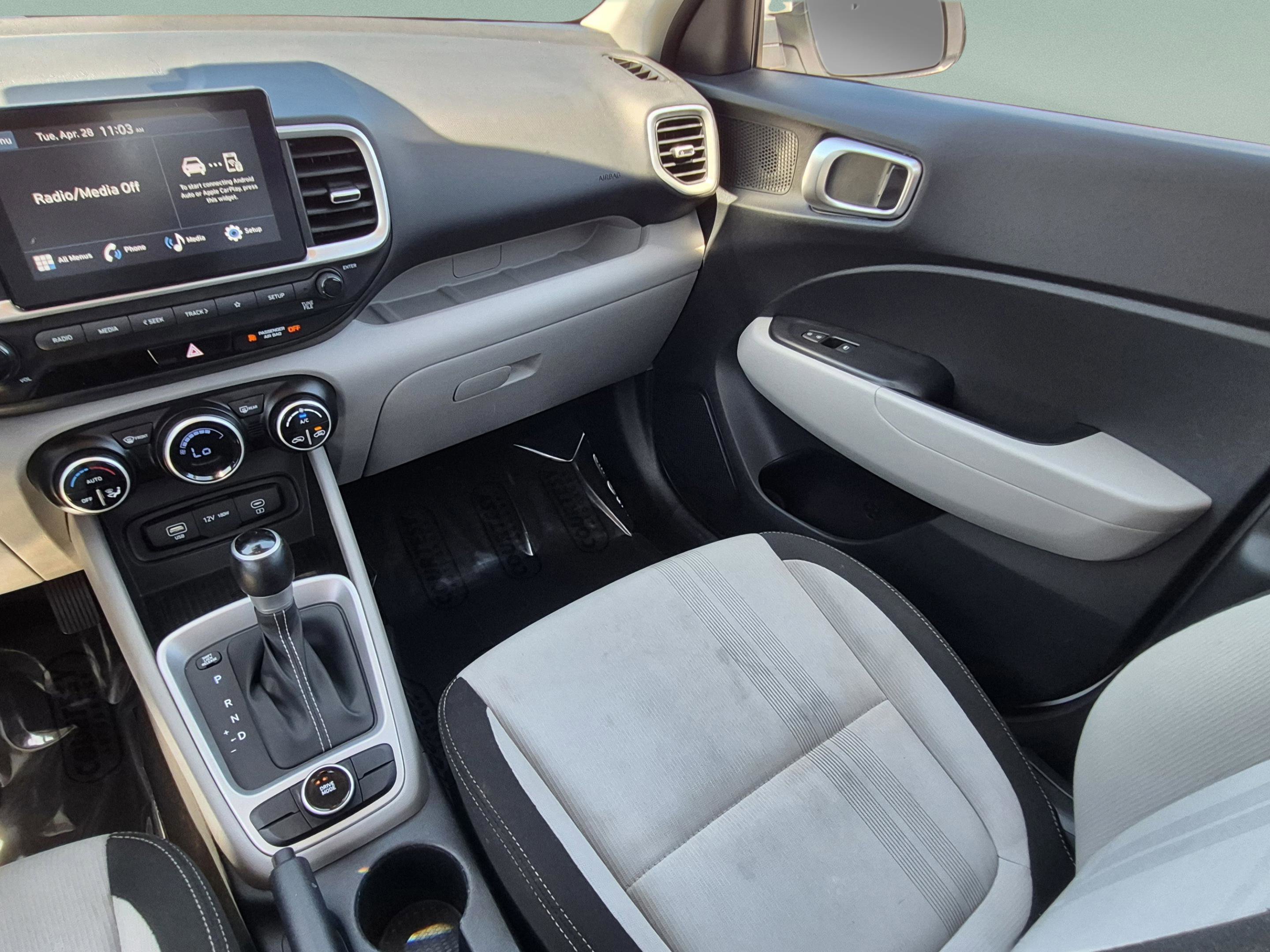 Used 2023 Hyundai Venue SEL FWD image 13