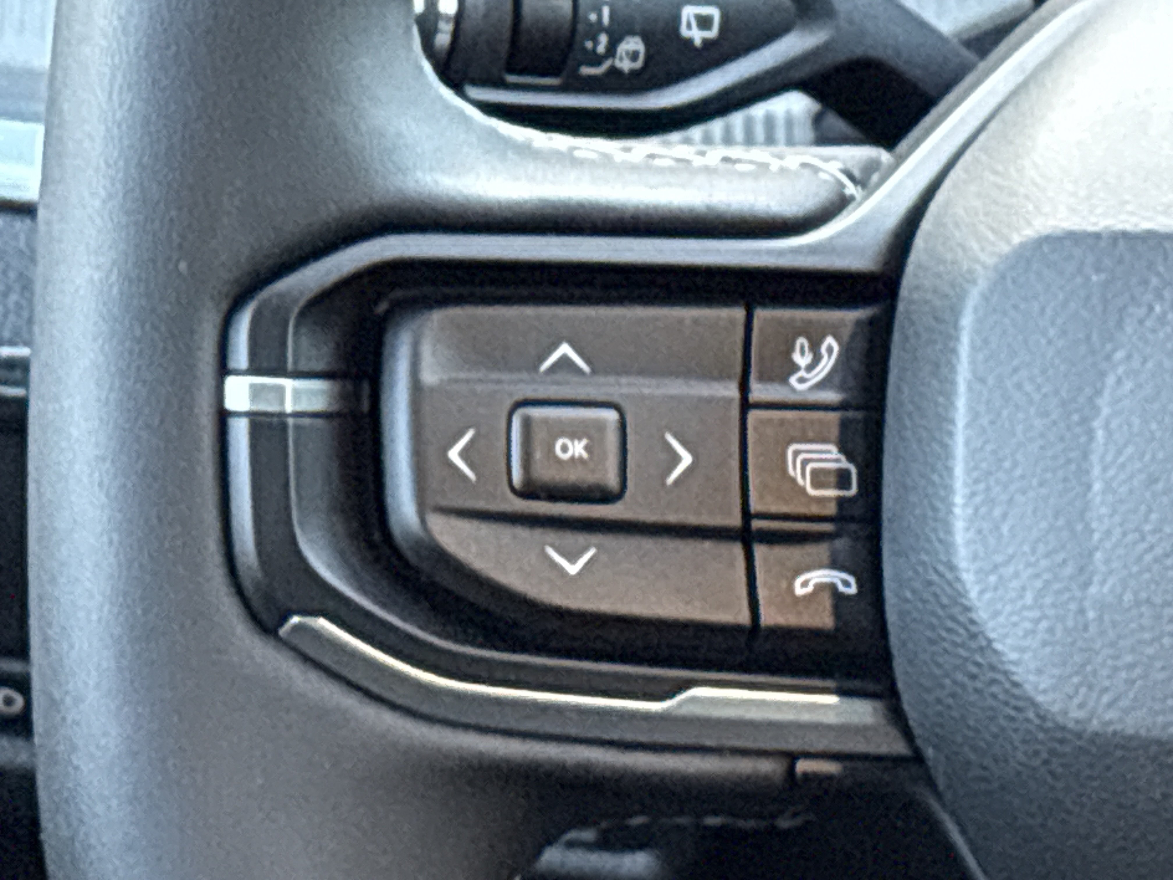 Used 2026 Jeep Cherokee Laredo AWD/4WD image 22