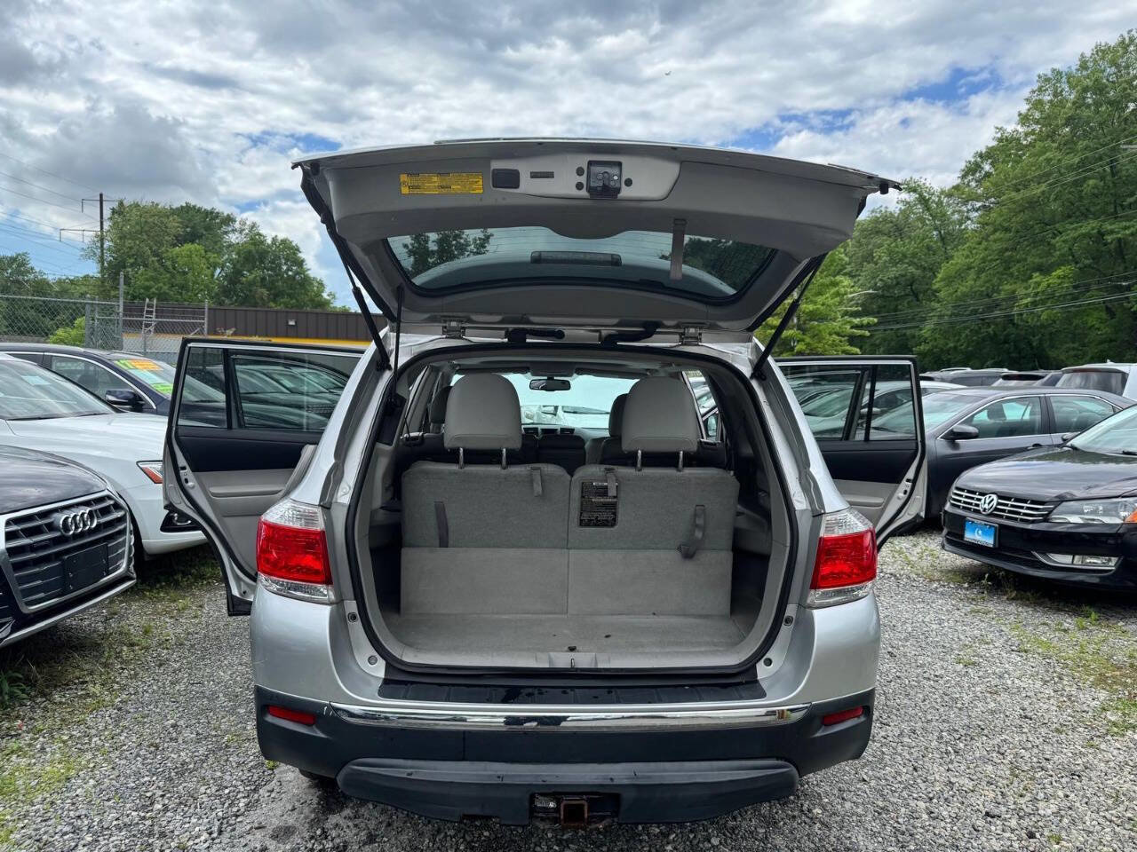 Used 2013 Toyota Highlander SE image 12