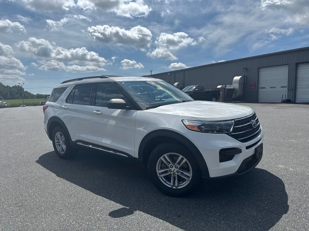 Used 2023 Ford Explorer XLT AWD/4WD image 1