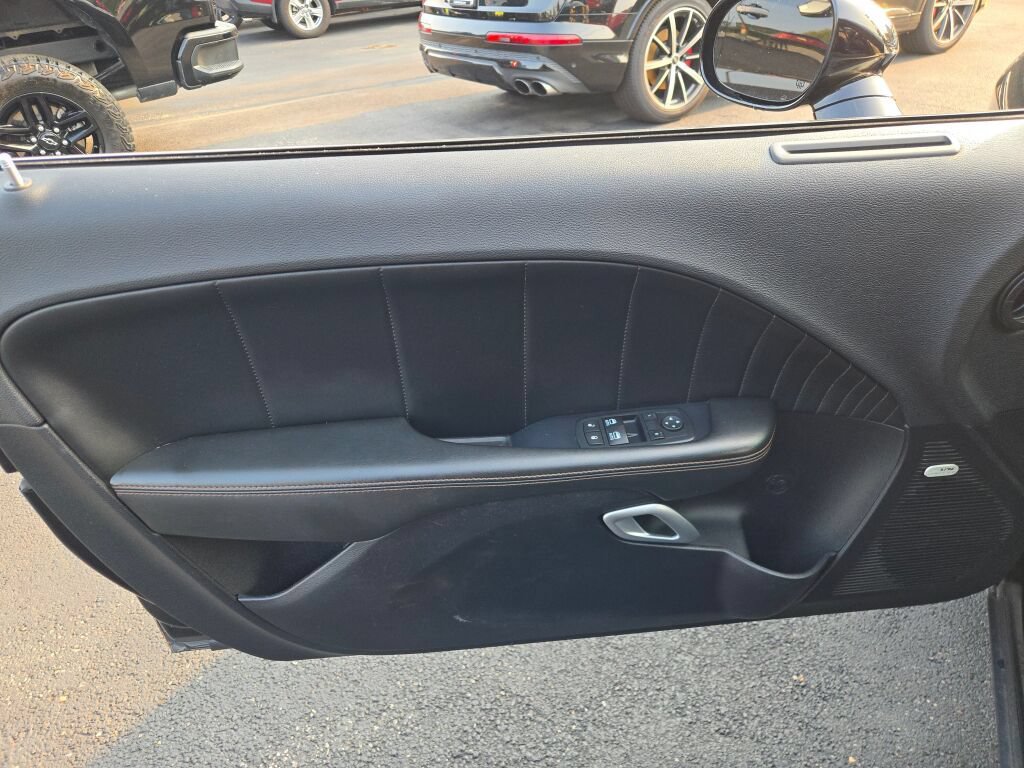 Used 2015 Dodge Challenger R/T Plus RWD image 8