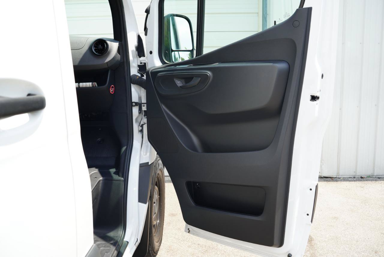 Used 2025 Mercedes-Benz Sprinter 2500 image 29