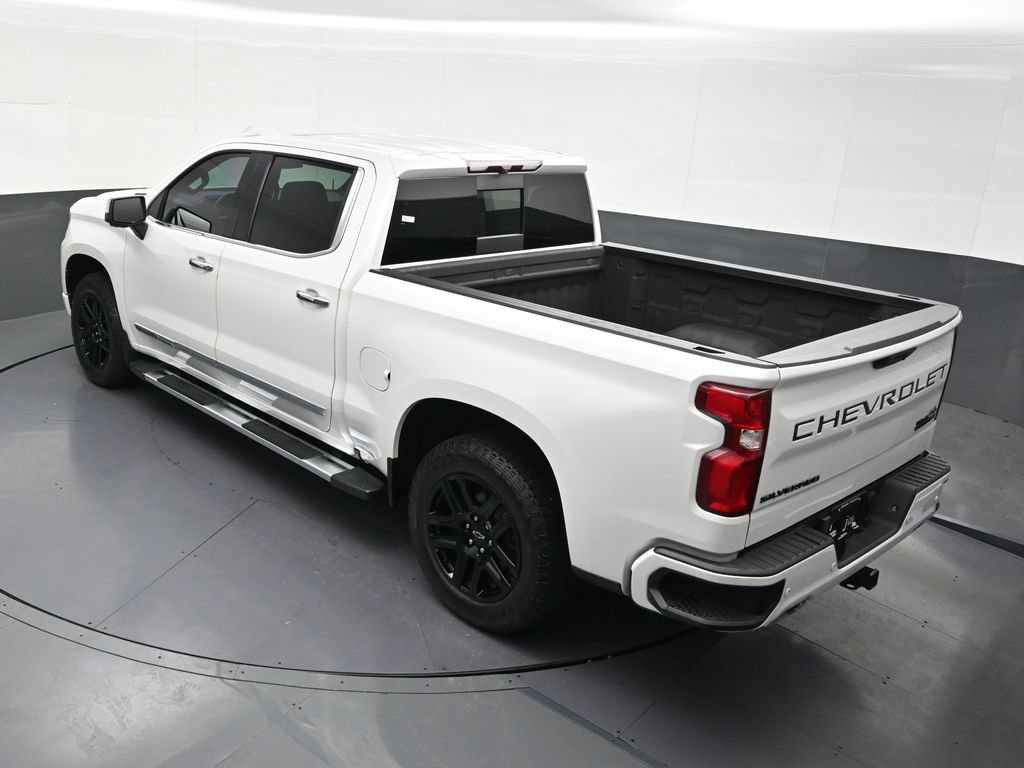Used 2022 Chevrolet Silverado 1500 High Country w/ High Country Premium Package AWD/4WD image 18