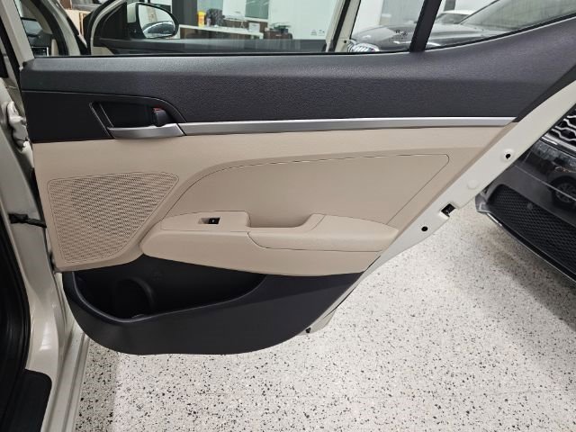 Used 2017 Hyundai Elantra SE image 26
