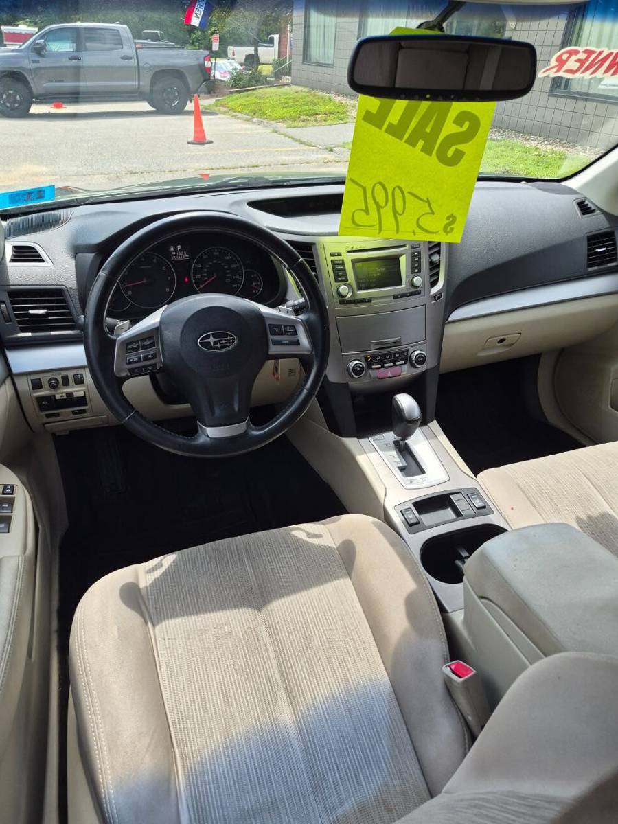 Used 2014 Subaru Outback 2.5i Premium w/ Moonroof Package AWD/4WD image 7