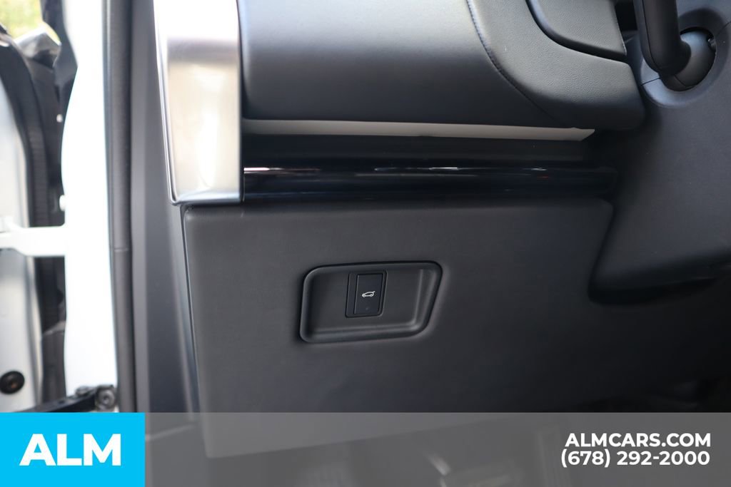 Used 2023 Land Rover Range Rover SE image 12