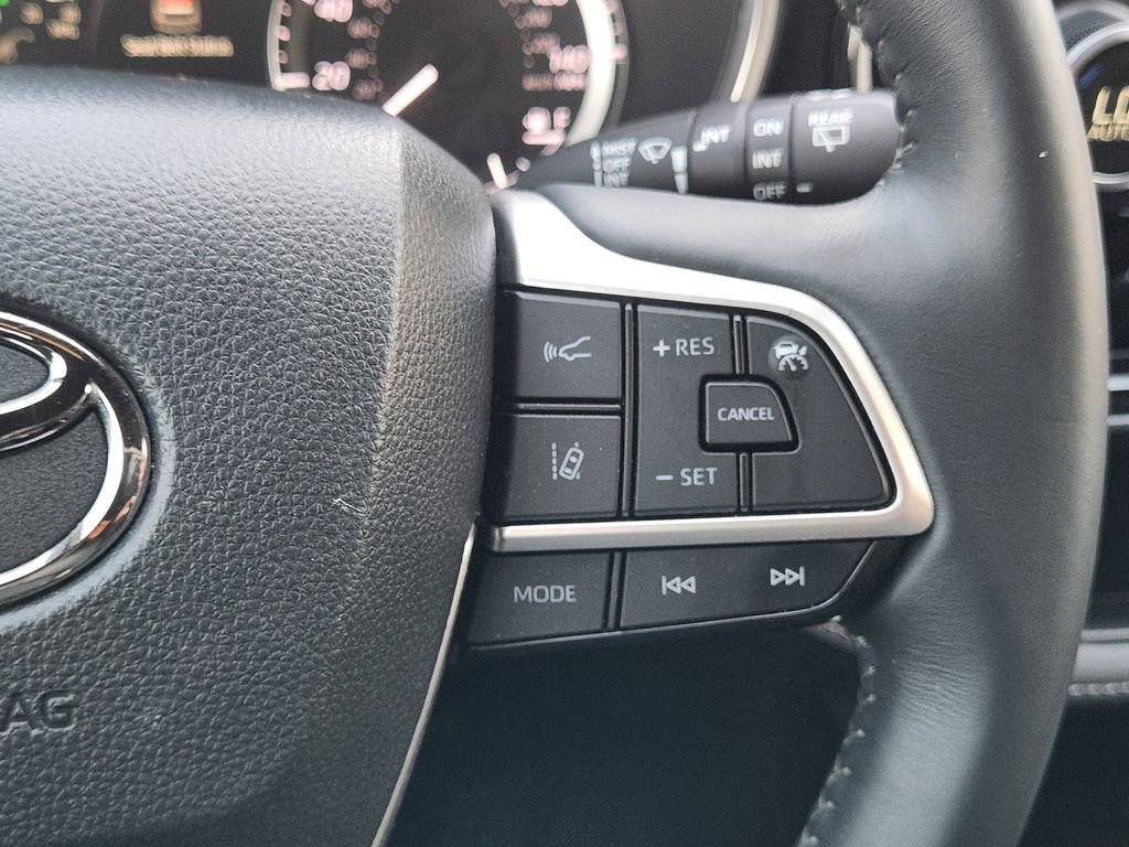 Used 2023 Toyota Highlander XSE image 33