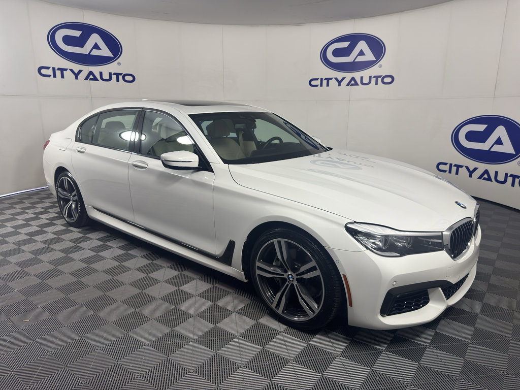 Used 2018 BMW 740i RWD image 1