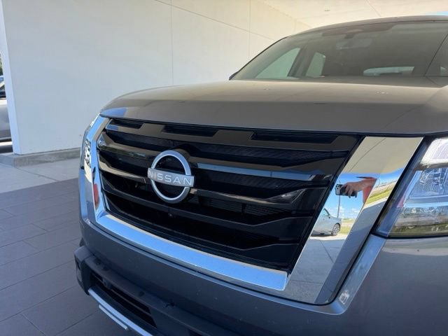 Used 2023 Nissan Pathfinder SL AWD/4WD image 3
