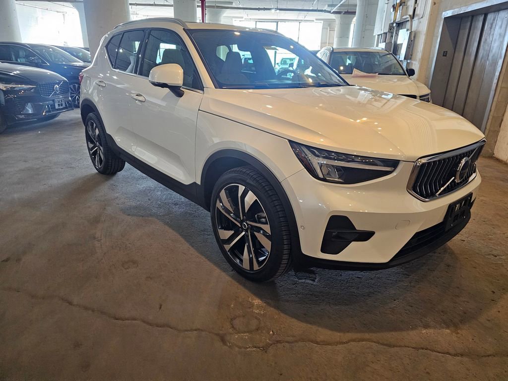Certified 2023 Volvo XC40 B5 Plus w/ Driver Assist Package image 5