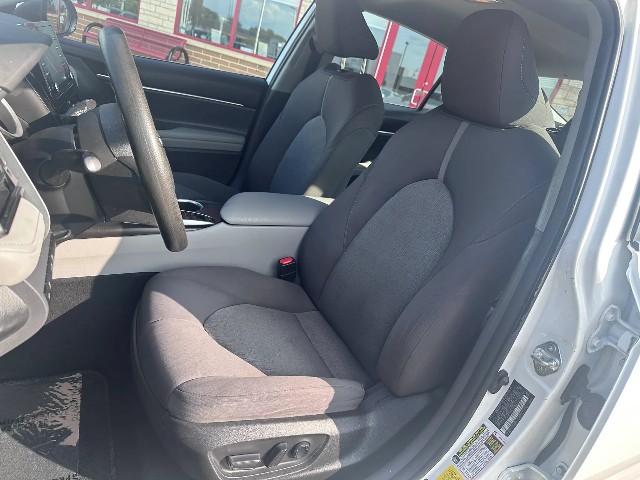 Used 2022 Toyota Camry LE FWD image 9