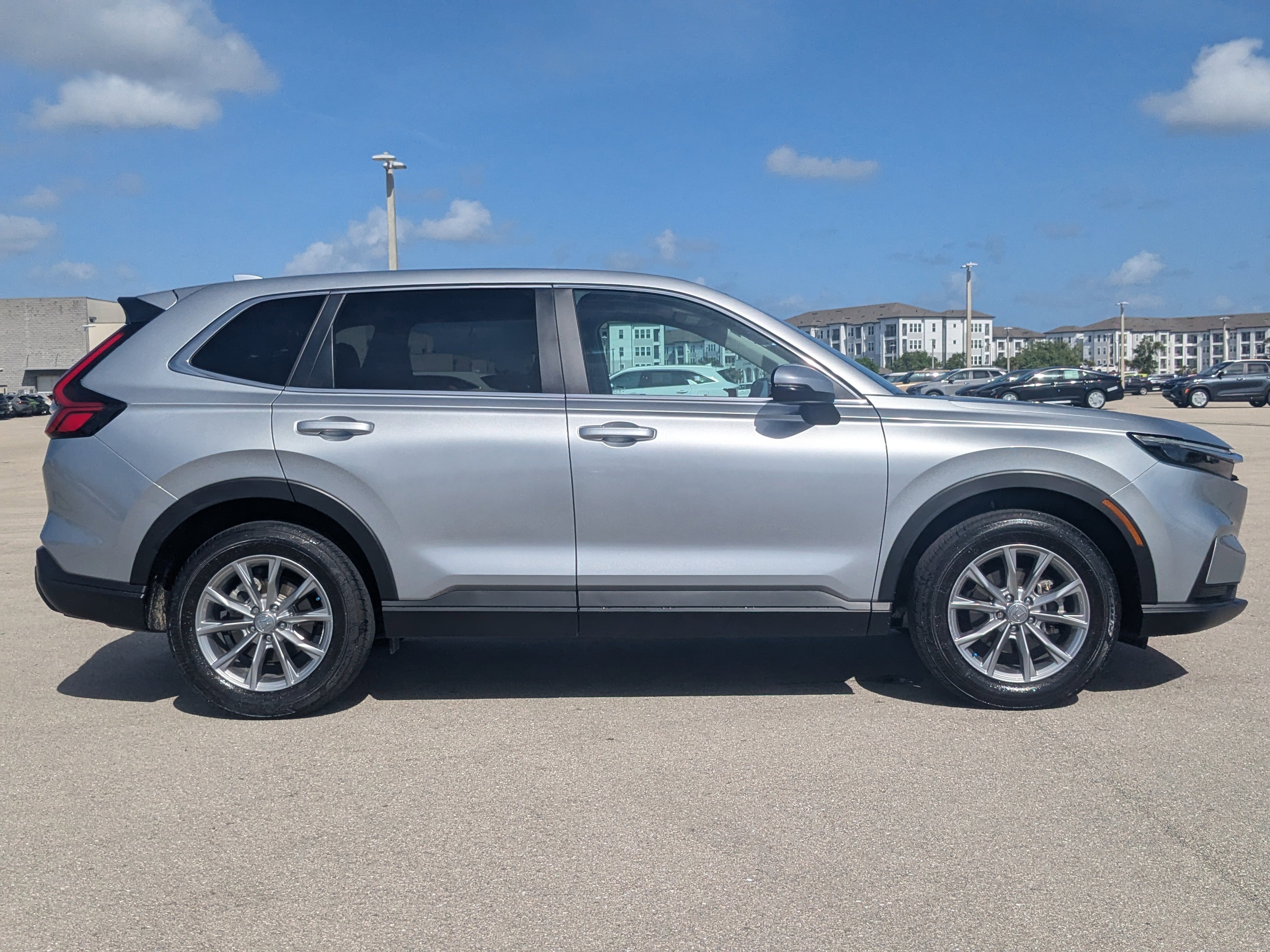 Used 2025 Honda CR-V EX image 4