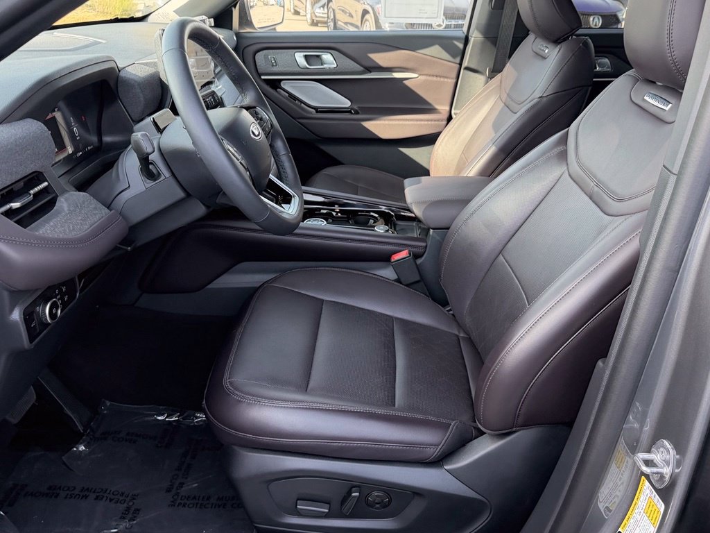 Used 2026 Ford Explorer Platinum RWD image 16