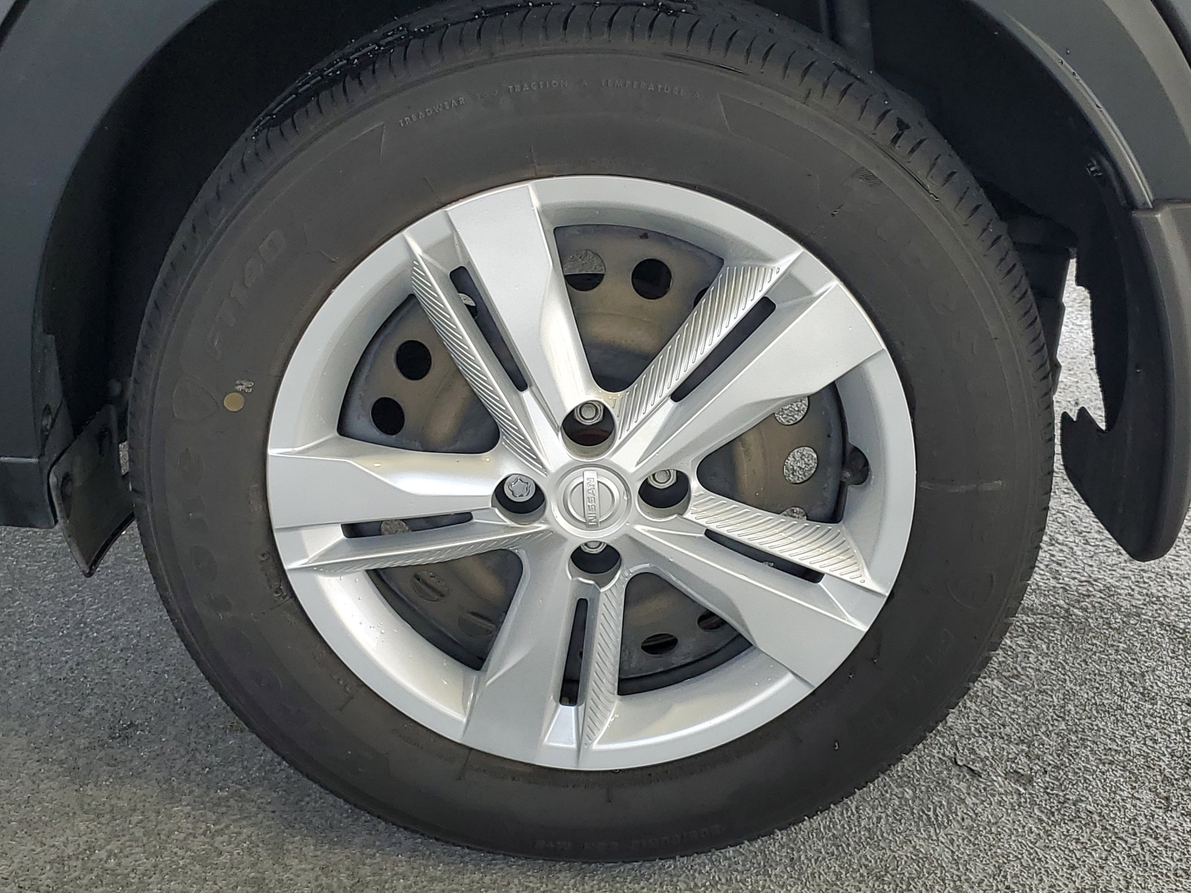 Used 2023 Nissan Kicks S FWD image 7