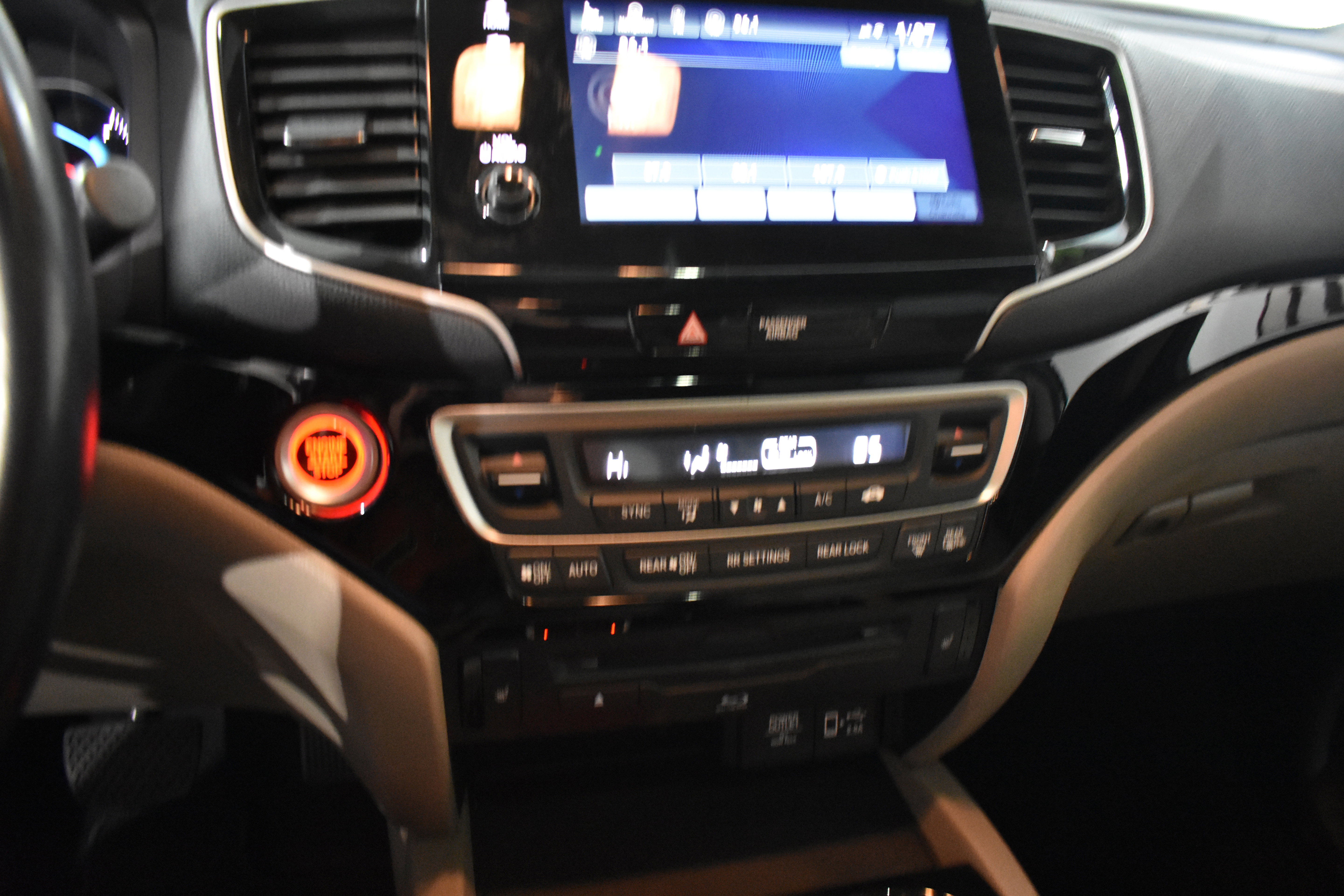 Used 2020 Honda Pilot Touring image 24