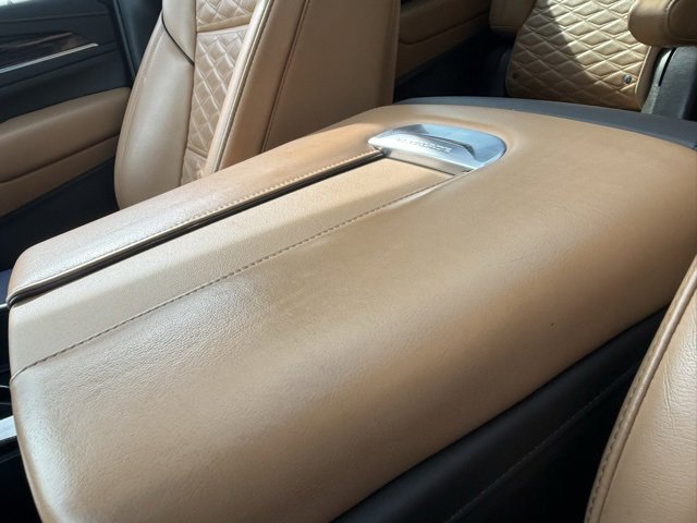 Used 2023 Cadillac Escalade ESV Premium Luxury image 38
