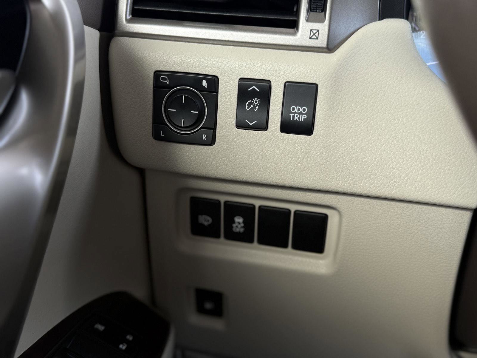 Used 2014 Lexus GX 460 w/ Premium Package AWD/4WD image 17
